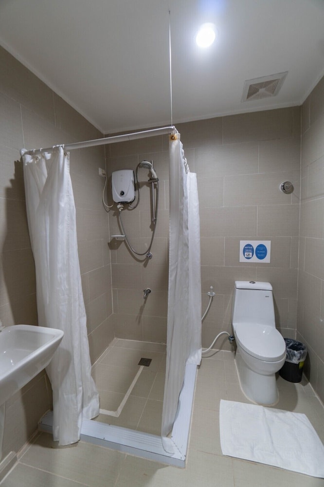 One Averee Bay Hotel 55/59