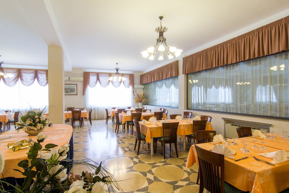 Racar Hotel &amp; Resort 27/45
