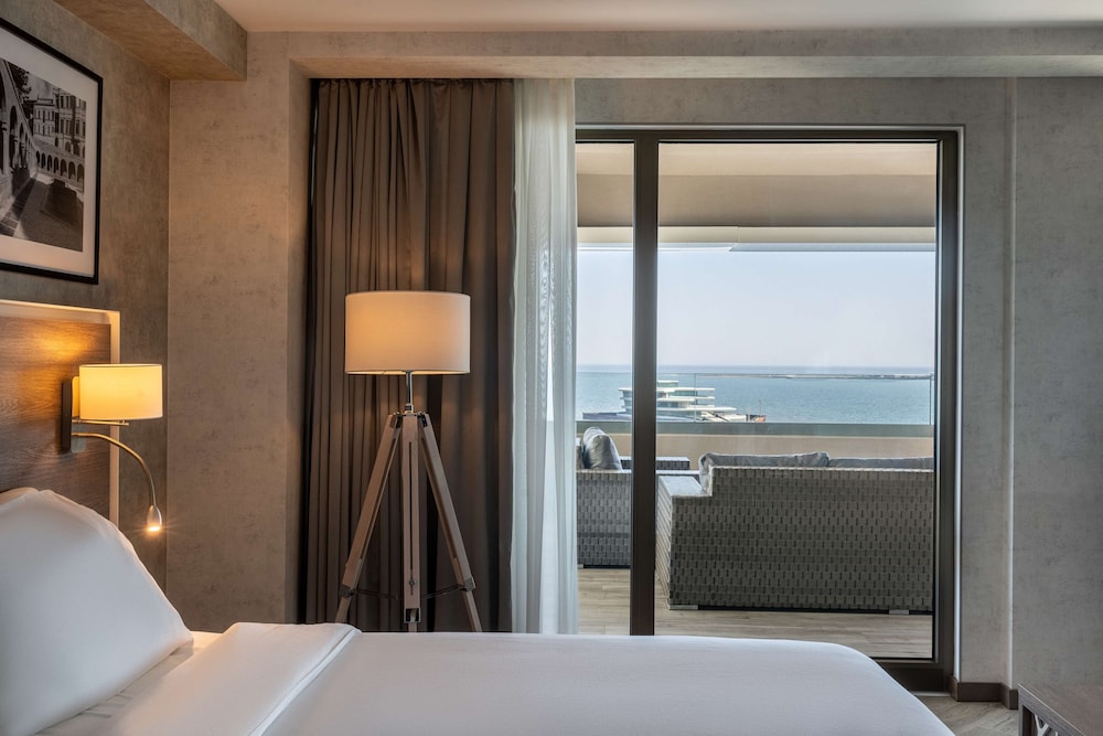 Radisson hotel Baku 28/80