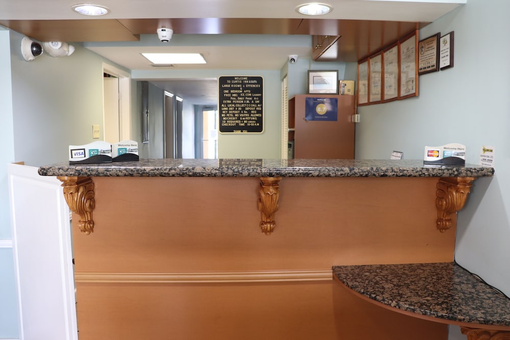 curtis inn and suites