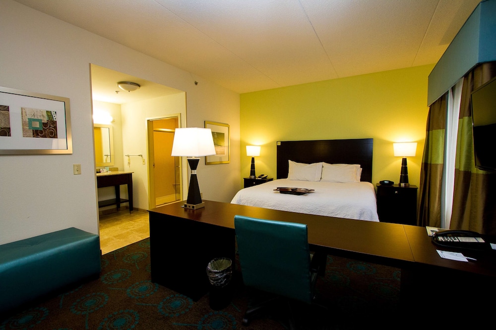 Hampton Inn Fayetteville 26/62