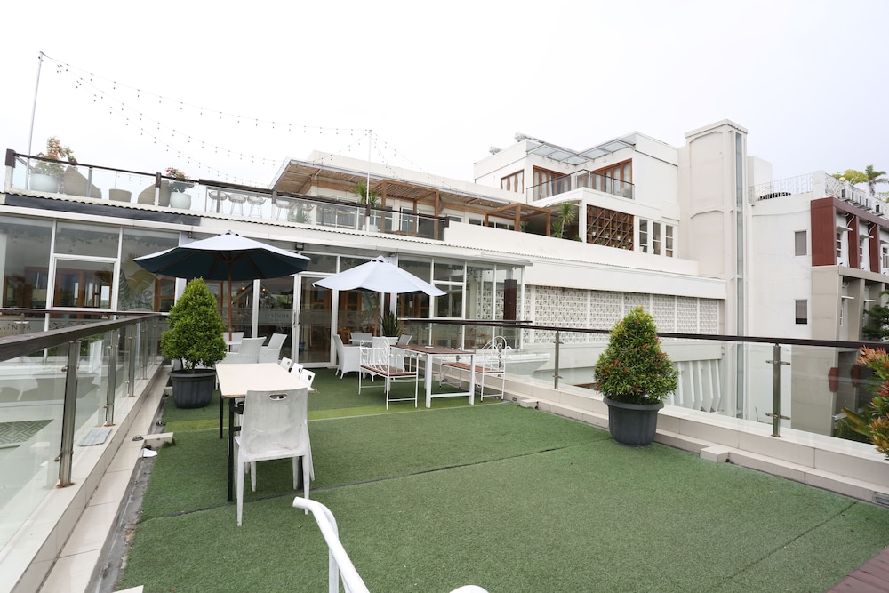 Luminor Hotel Banyuwangi Yos Sudarso 68/70
