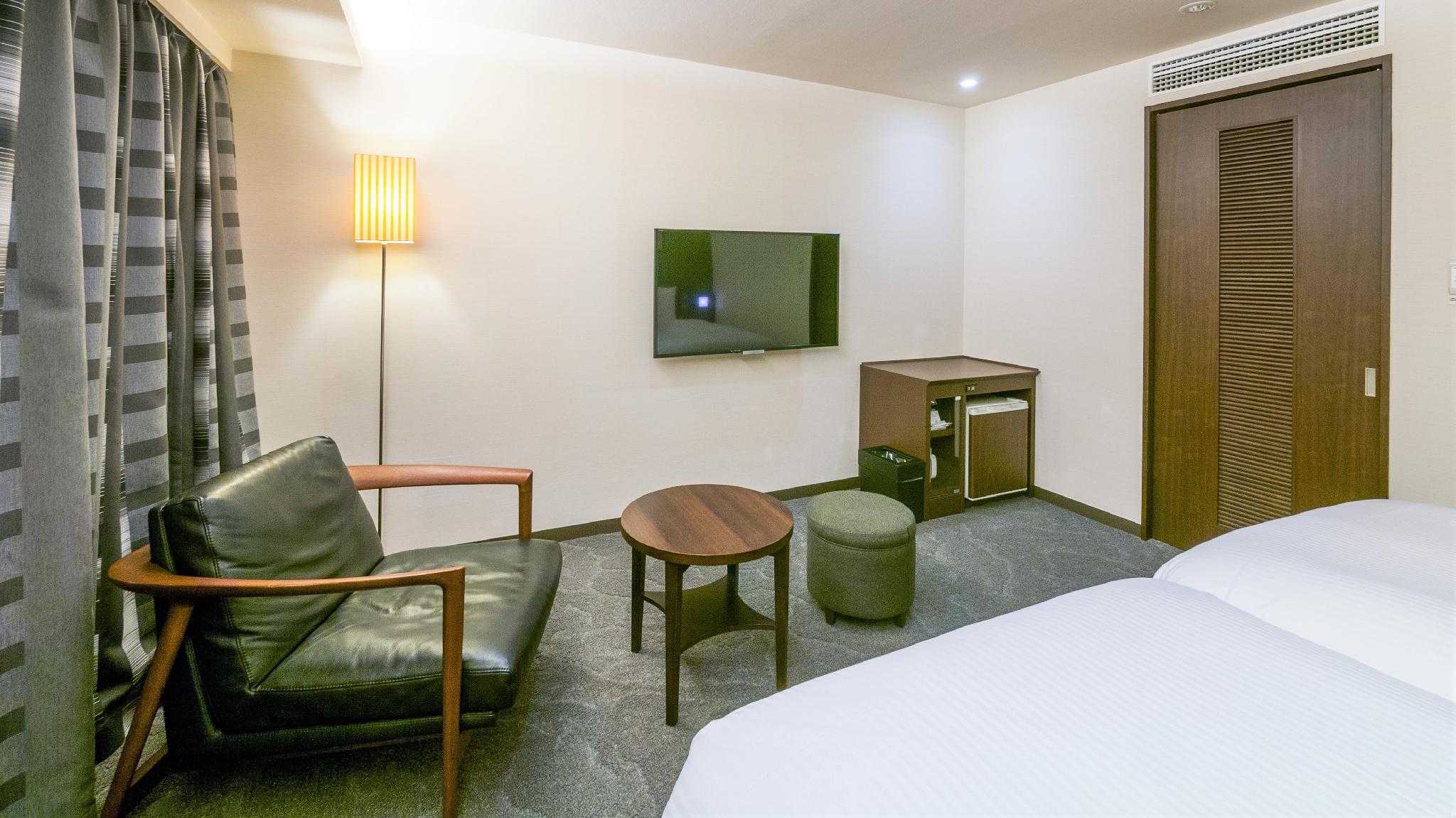 Superior, Twin Beds, Smoking