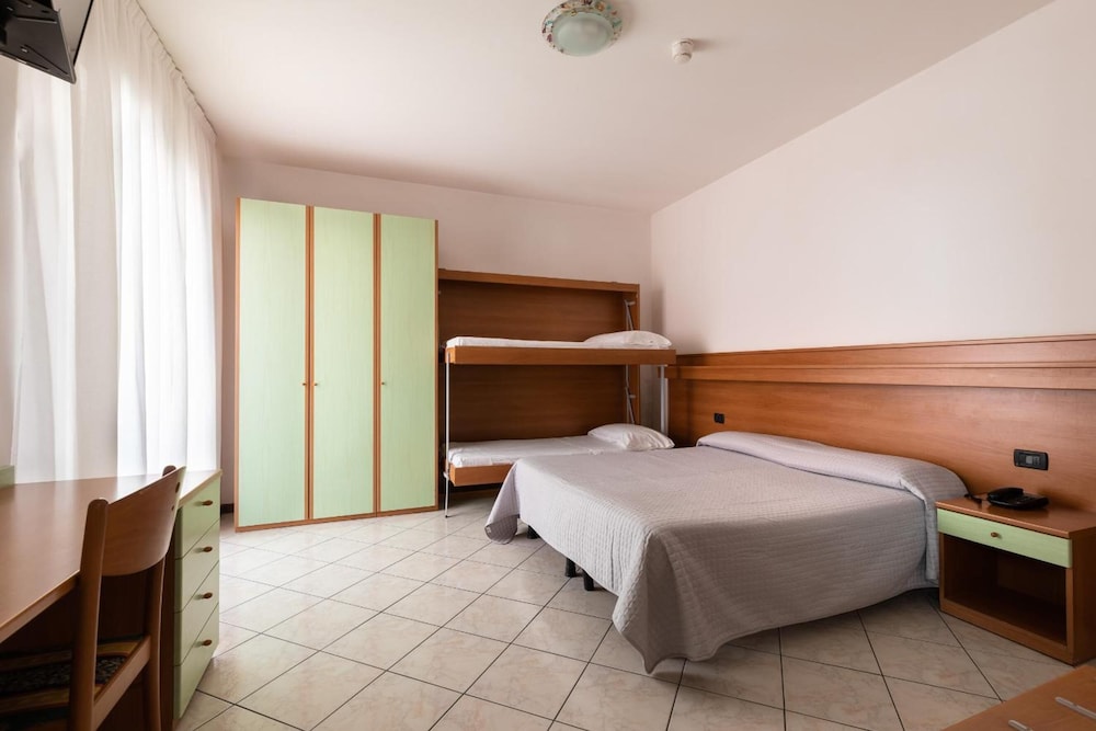 Kennedy 13/50