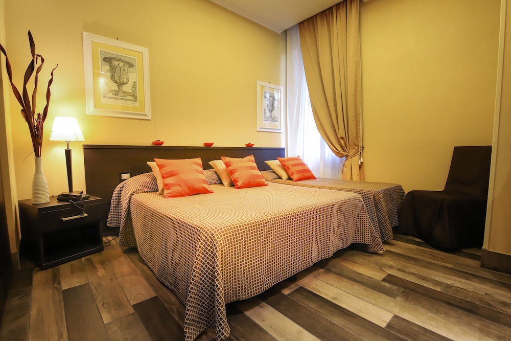 Hotel Latinum 11/57