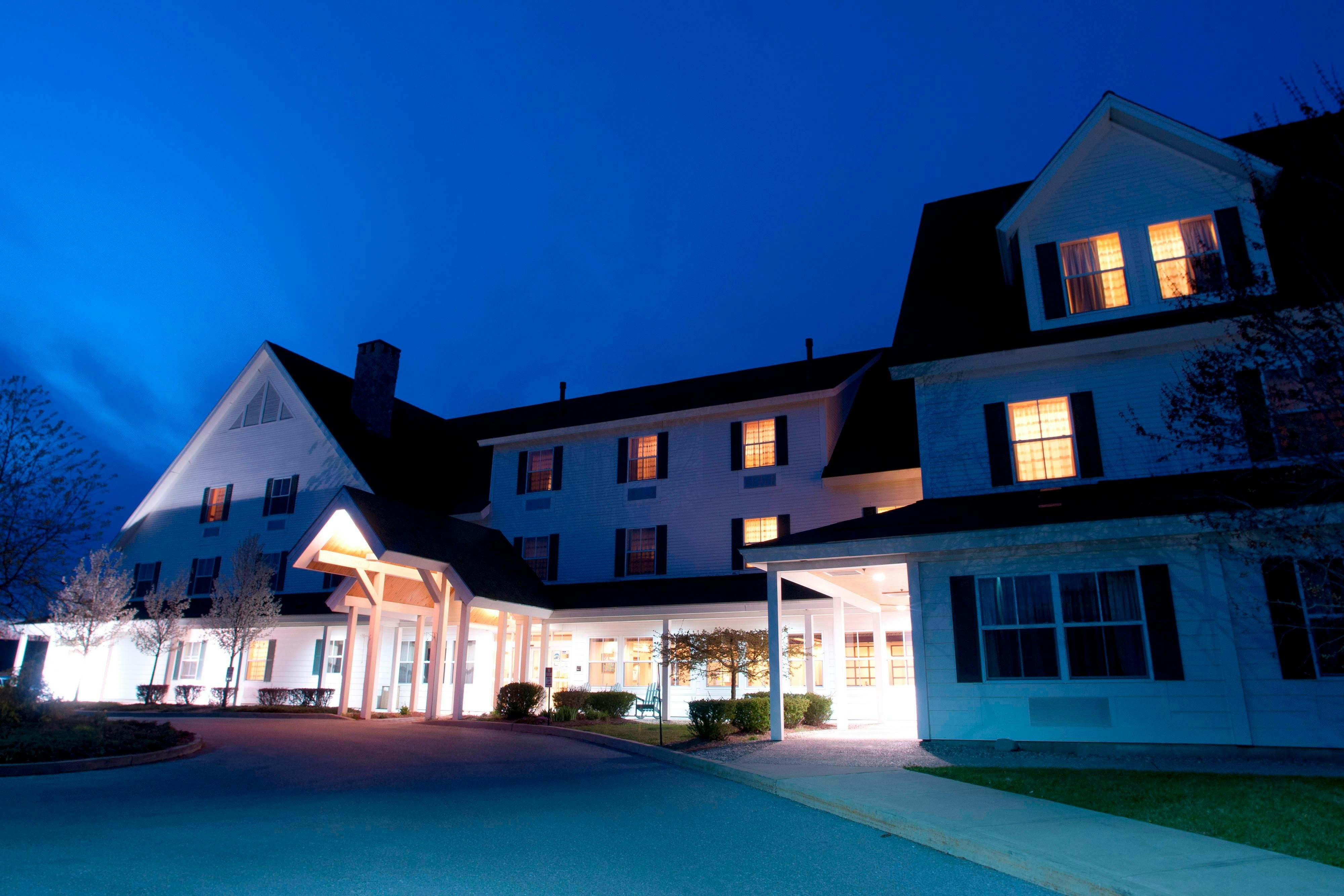 Courtyard Middlebury 24/30