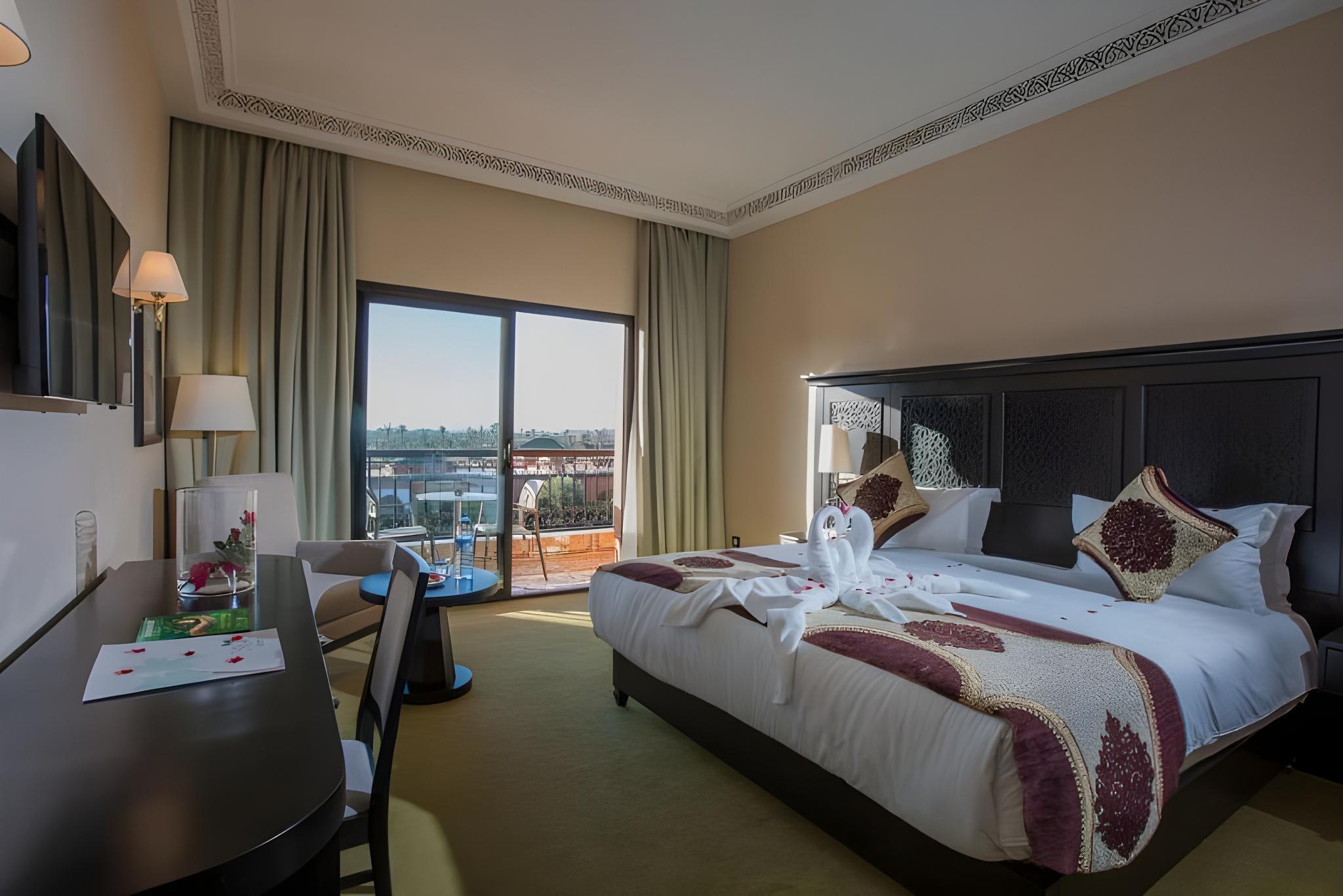 ROOM, SINGLE