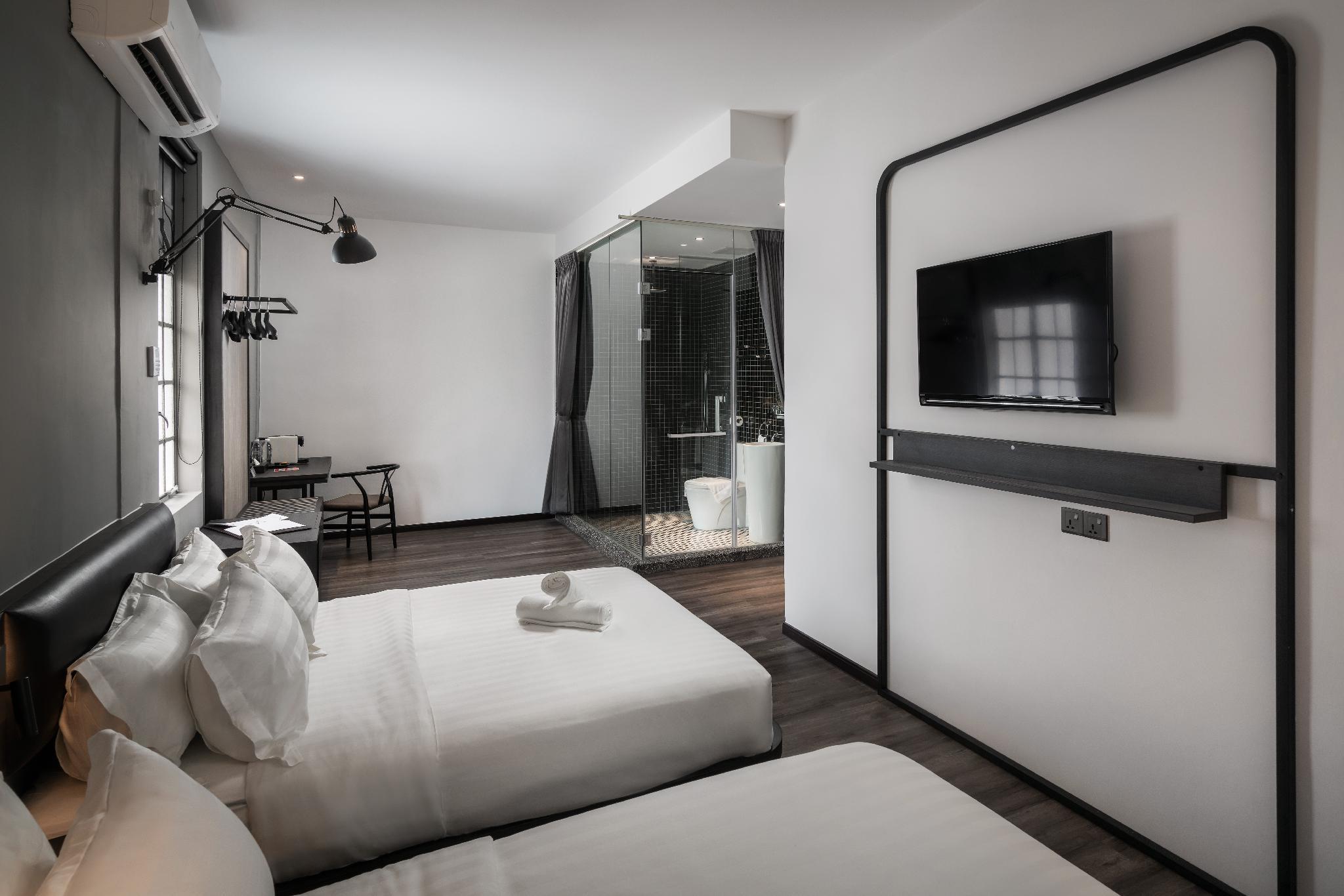 Deluxe, Family, 2 Queen Beds