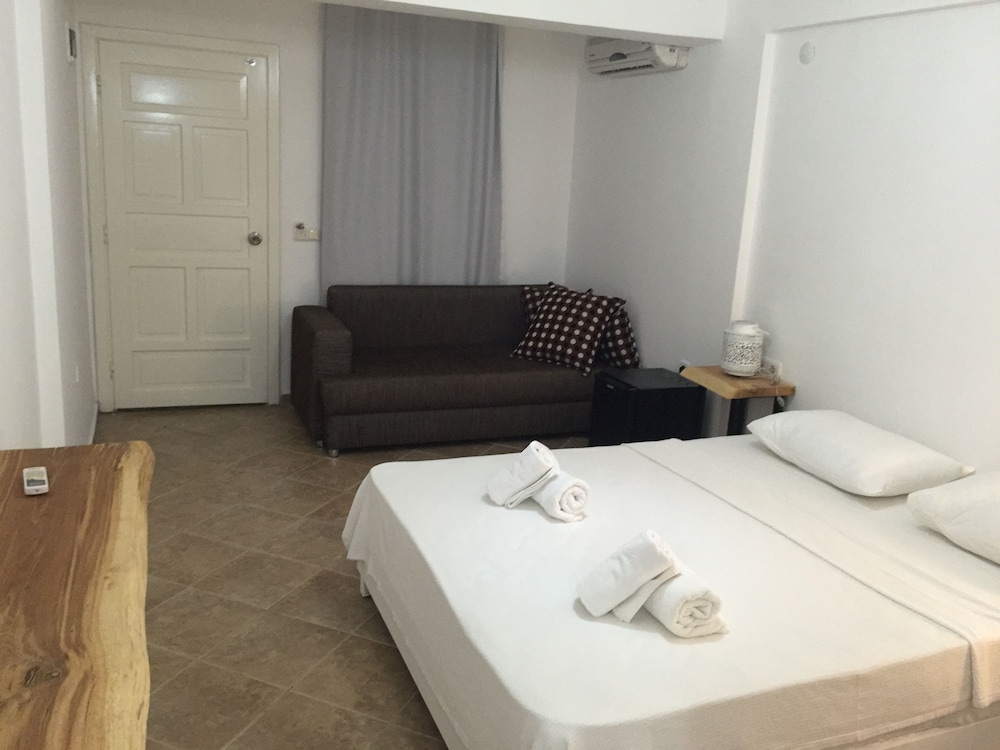 Pataros Hotel 3/49