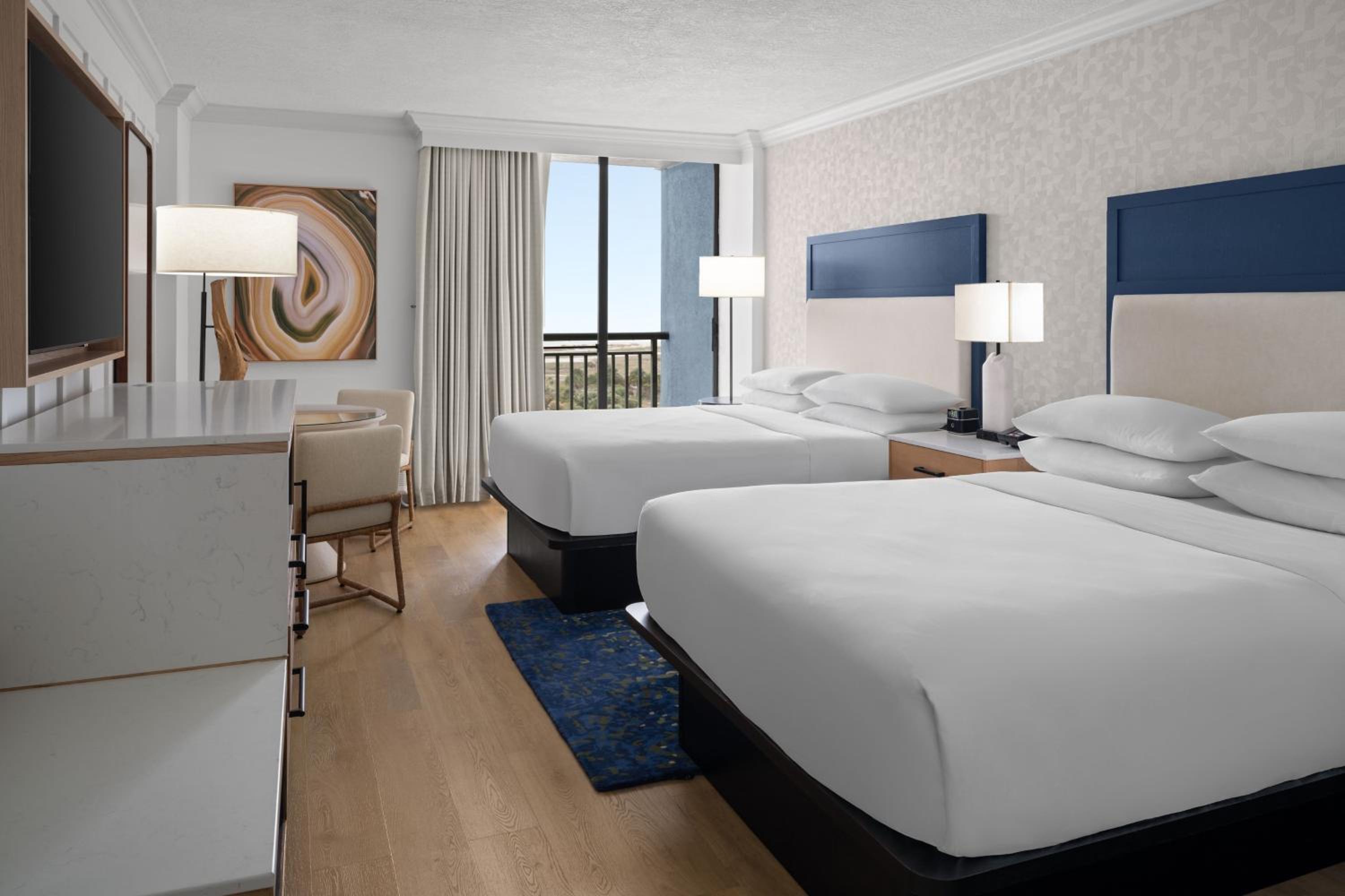 Guest Room, 2 Queen Beds, Gulf Side, Pool Side, Balcony