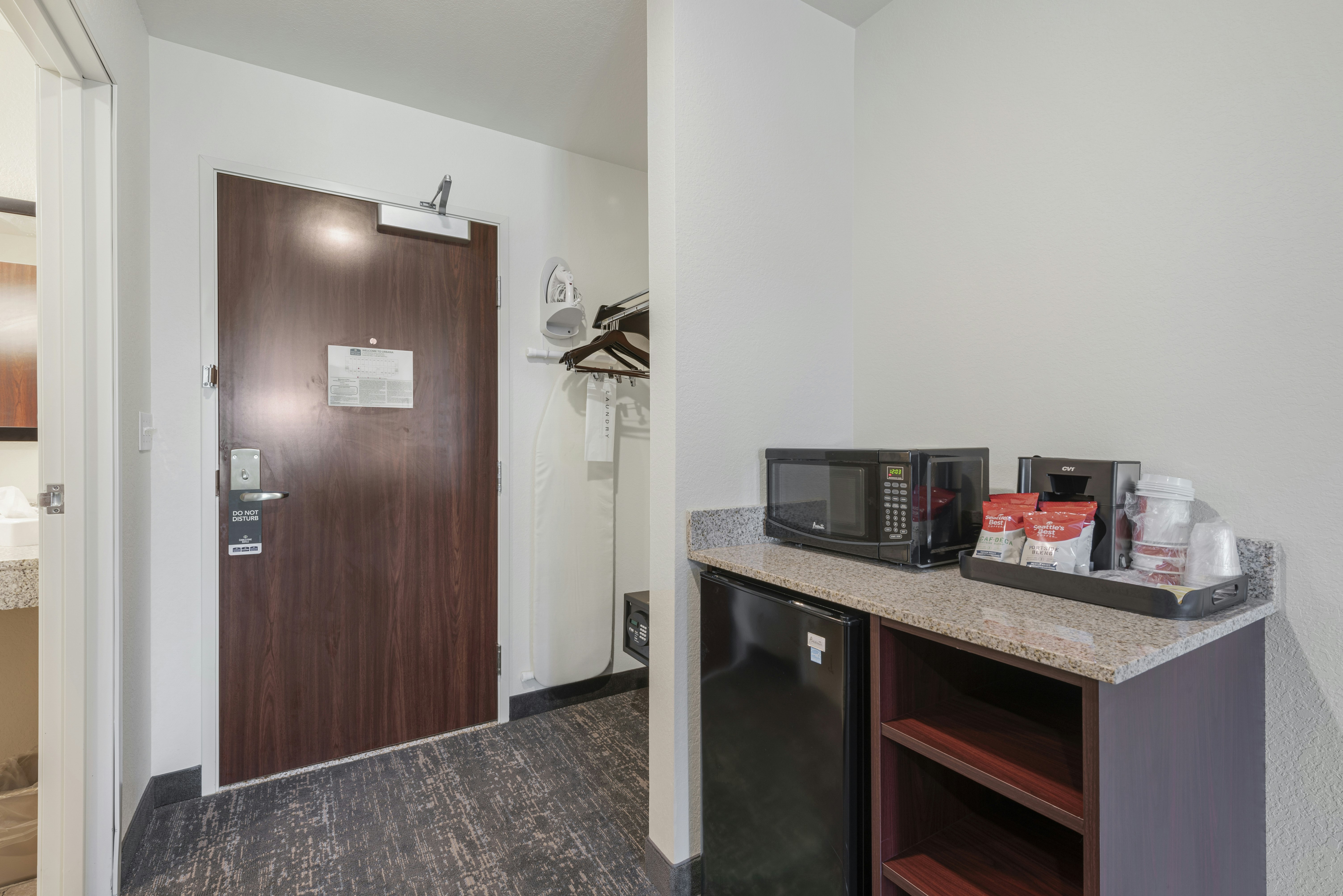 Cobblestone Hotel & Suites - Eaton, OH 5/50