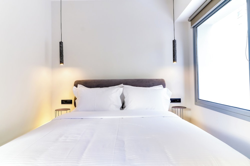 JUNIOR SUITE, QUEEN BED, CITY VIEW, SOFA, TERRACE