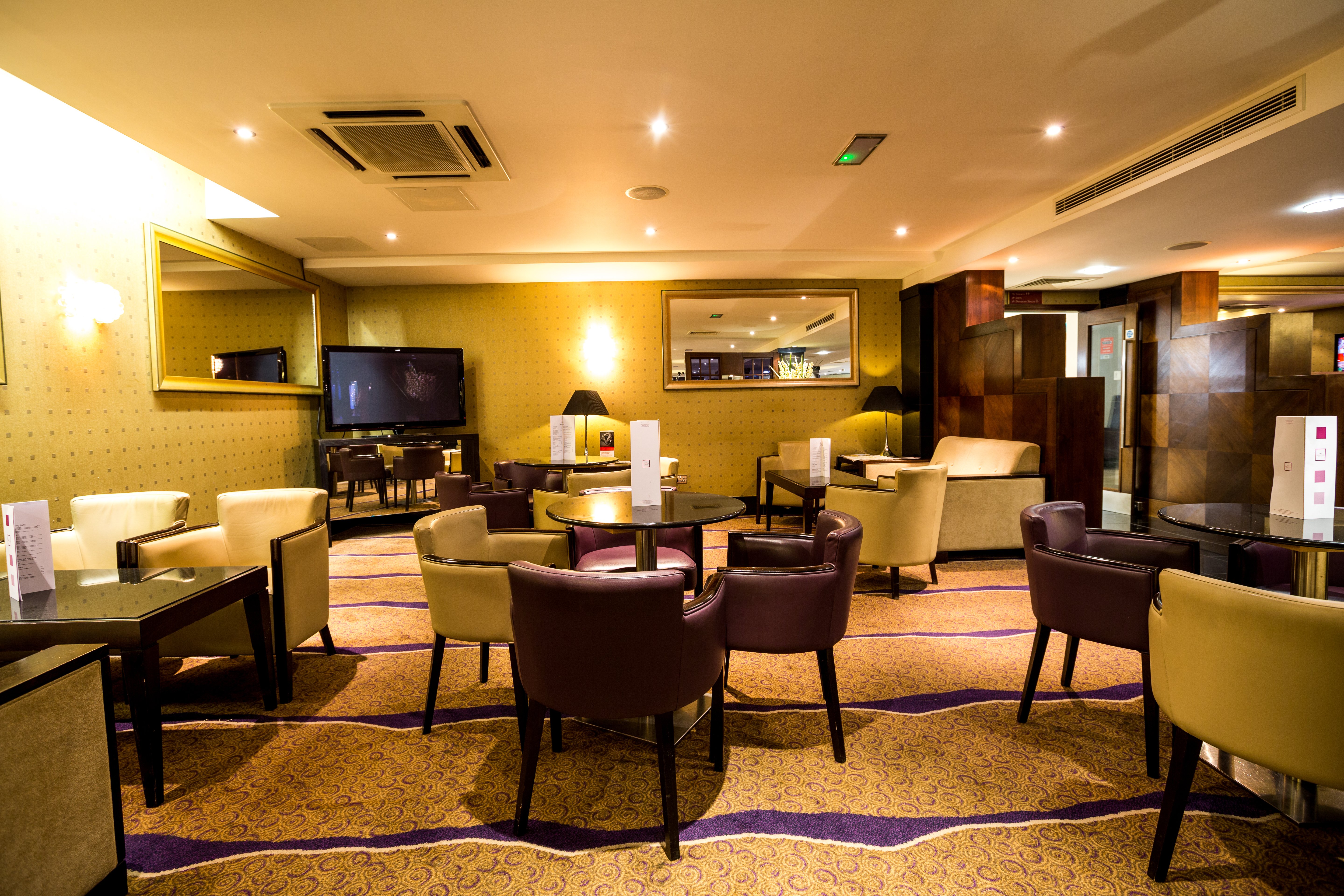 Crowne Plaza Ealing 60/76