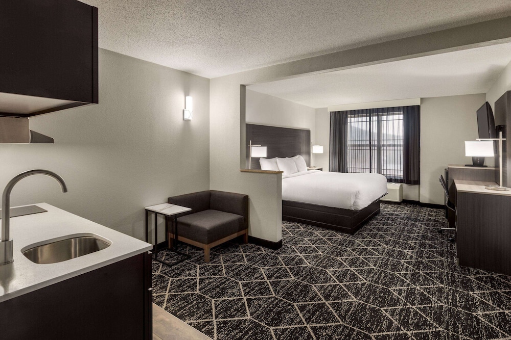La Quinta Inn and Suites by Wyndham Lake George 49/50
