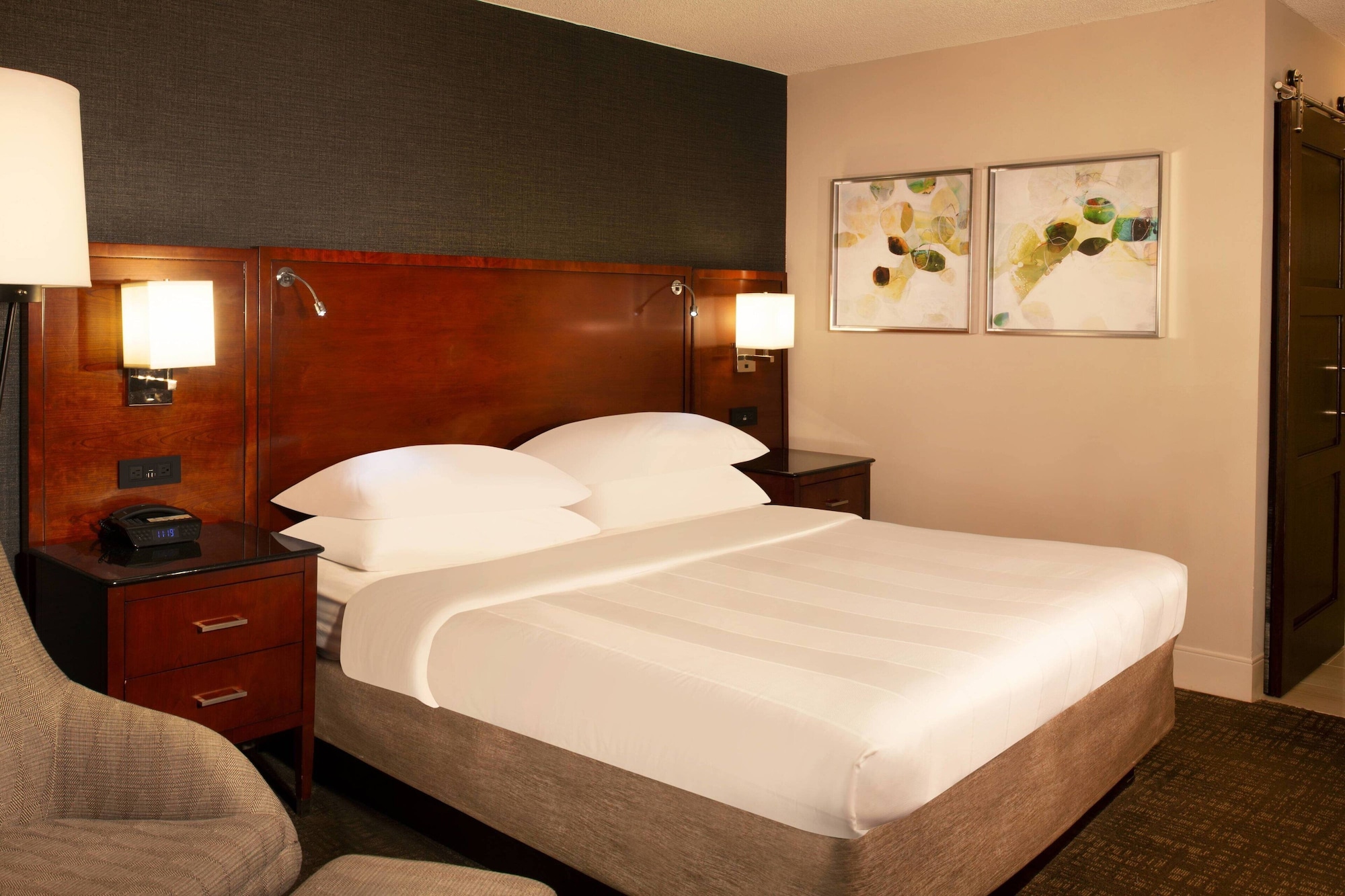 غرفة كلوب بسرير كينج، Marriott Research Triangle Park 3/10