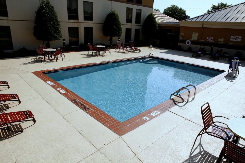 Best Western Plus Goldsboro 6/32