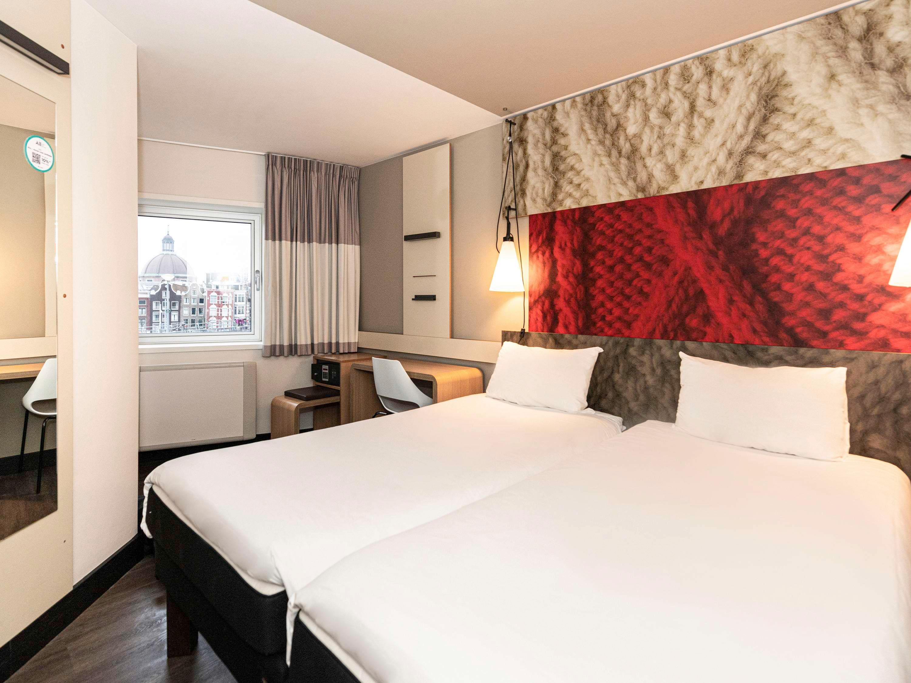 Cozy, Twin Beds