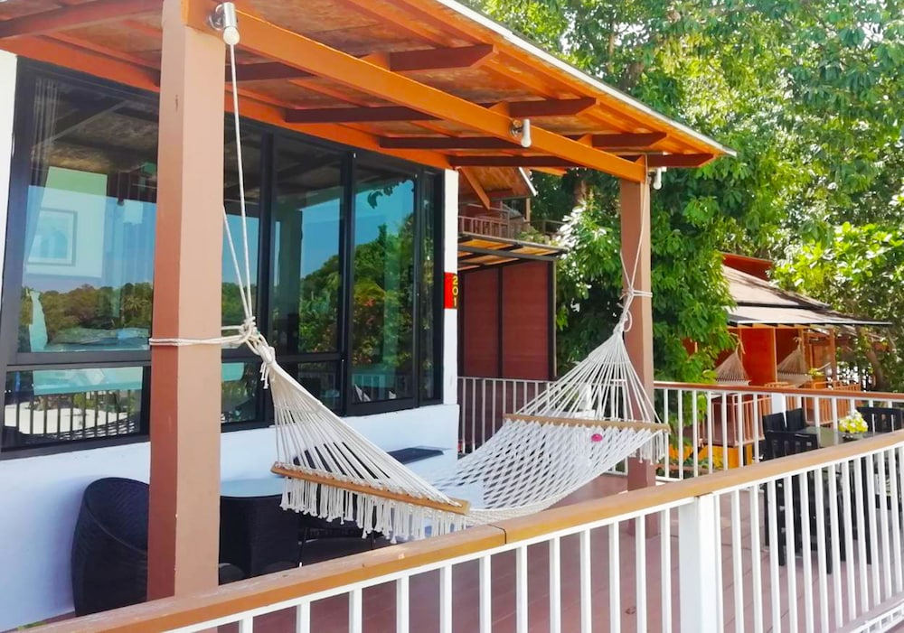 Chareena Hill Beach Resort 6/70