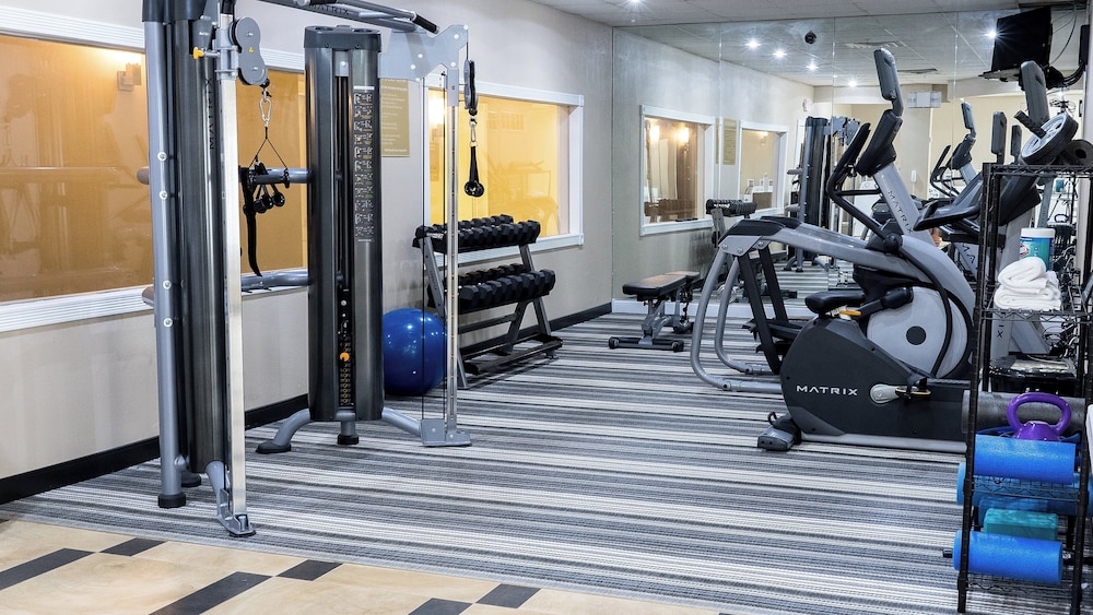 Candlewood Suites St. Joseph Benton Harbor 15/38