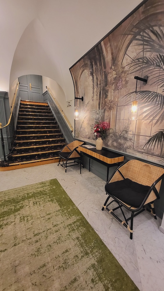 Paris Neuilly Hotel 60/64