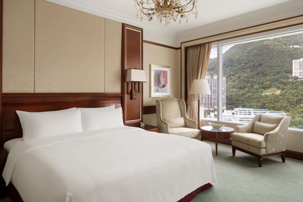 DELUXE, KING BED, PEAK VIEW