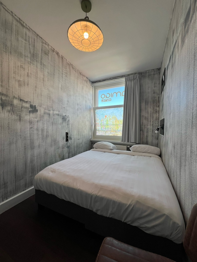 Amigo Budget Hotel 12/50