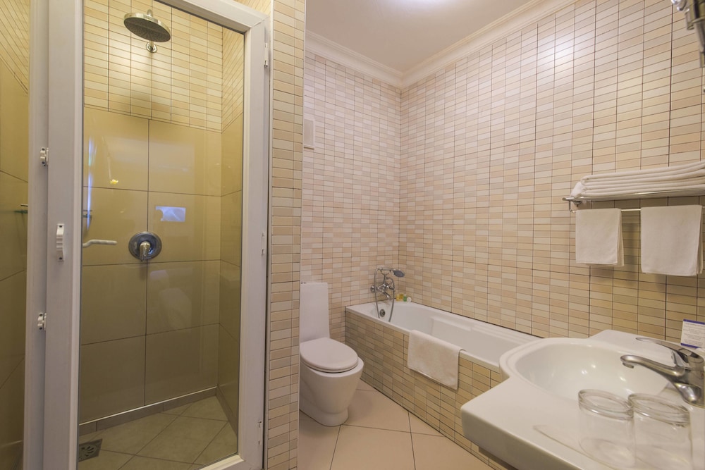Protea Hotel by Marriott Dar es Salaam Courtyard 8/49