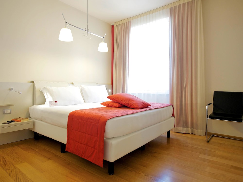 MERCURE MILANO SOLARI 29/75
