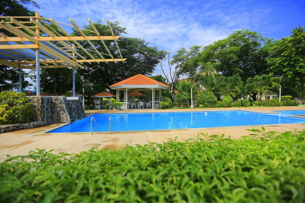 Subic Bay Peninsular Hotel 52/58