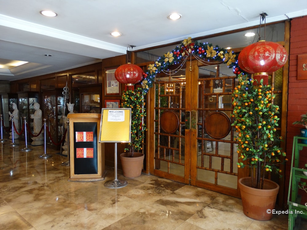 Aloha Hotel 44/48