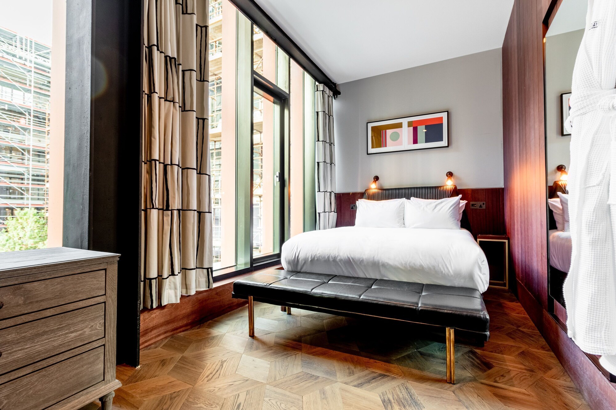 Boutique, King Bed