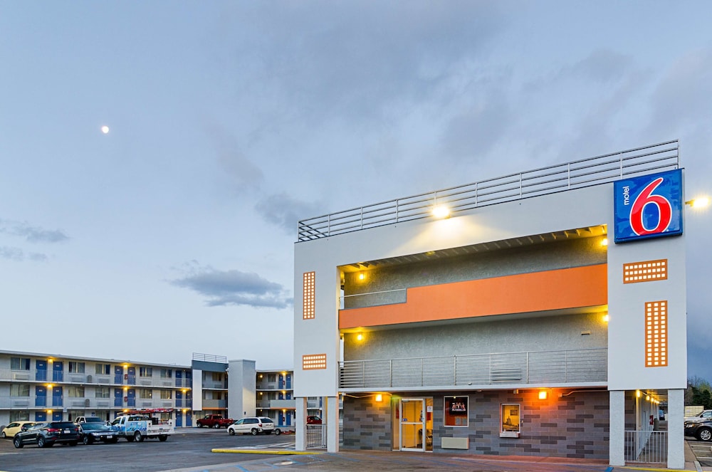 Motel6 Denver, CO – Downtown 8/58