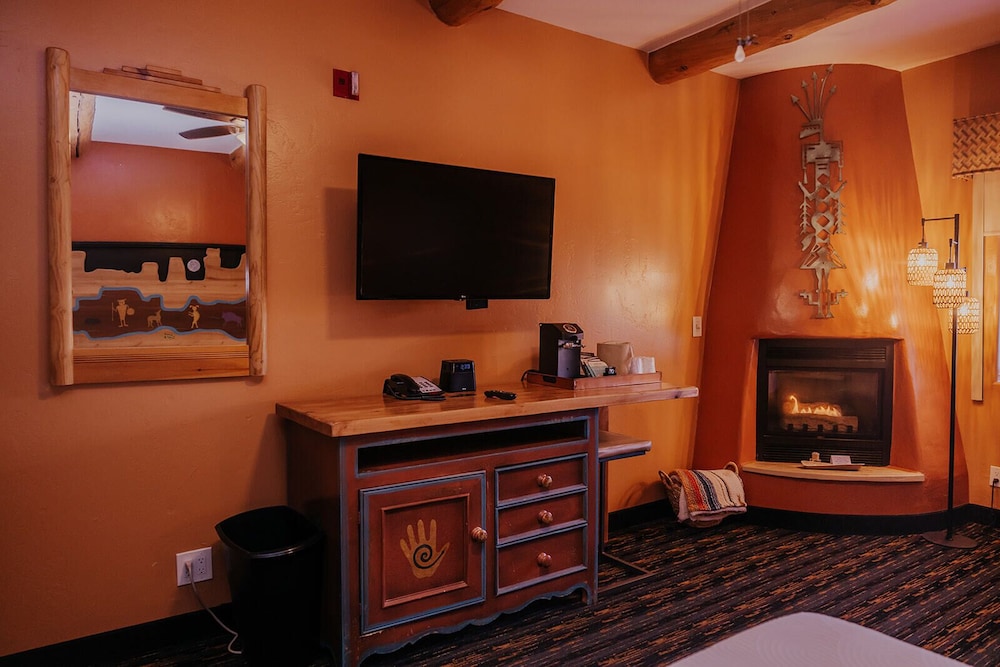 Southwest Inn at Sedona 64/72