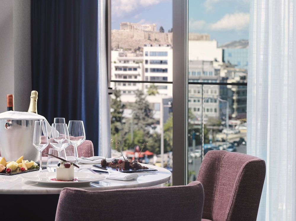 Grand Hyatt Athens 35/50