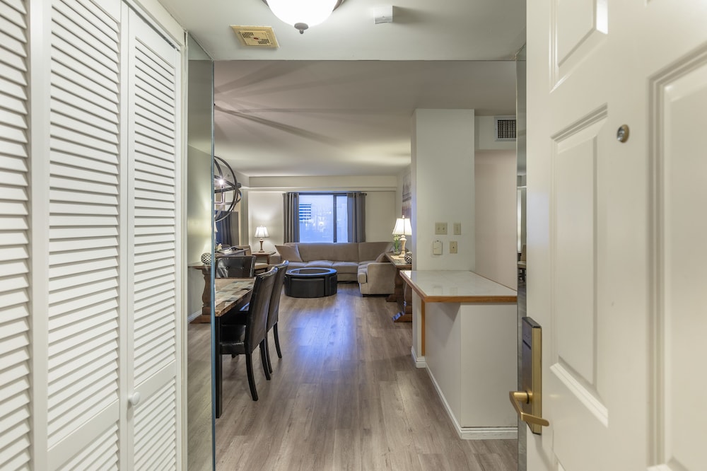 2BD2B Apartment Stay Together Suites 976 53/64
