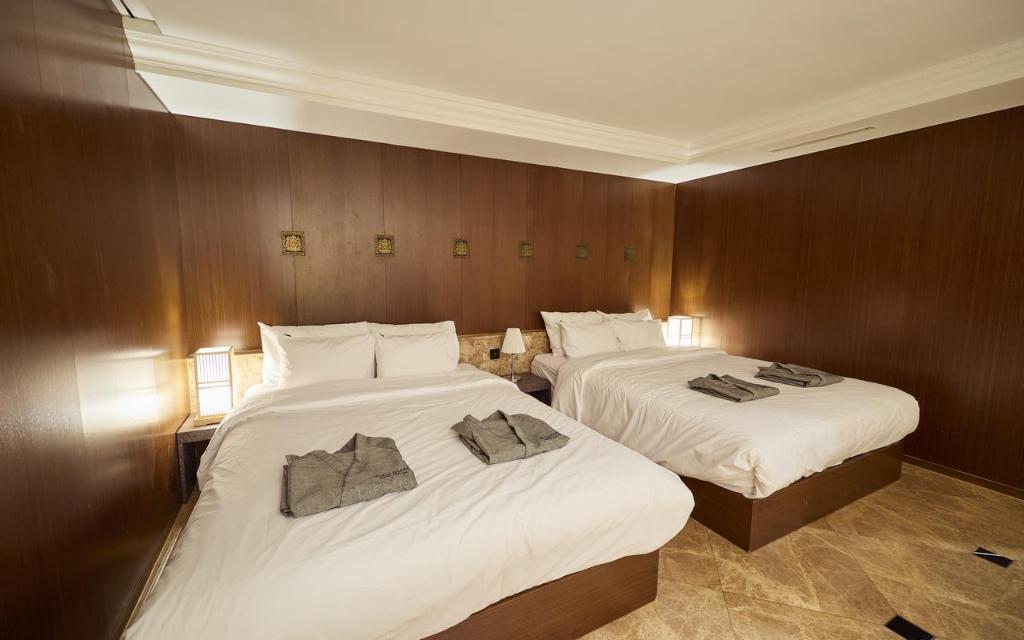 Signature, Spa, 2 Queen Beds