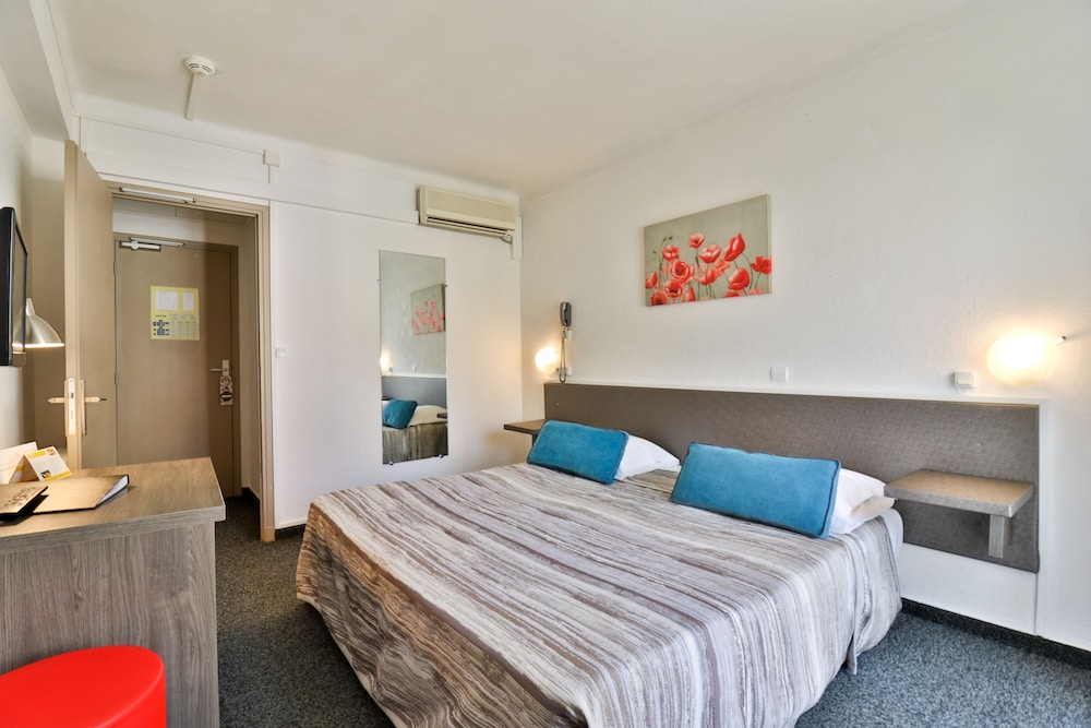 Petite, Classic, Double Bed, Balcony