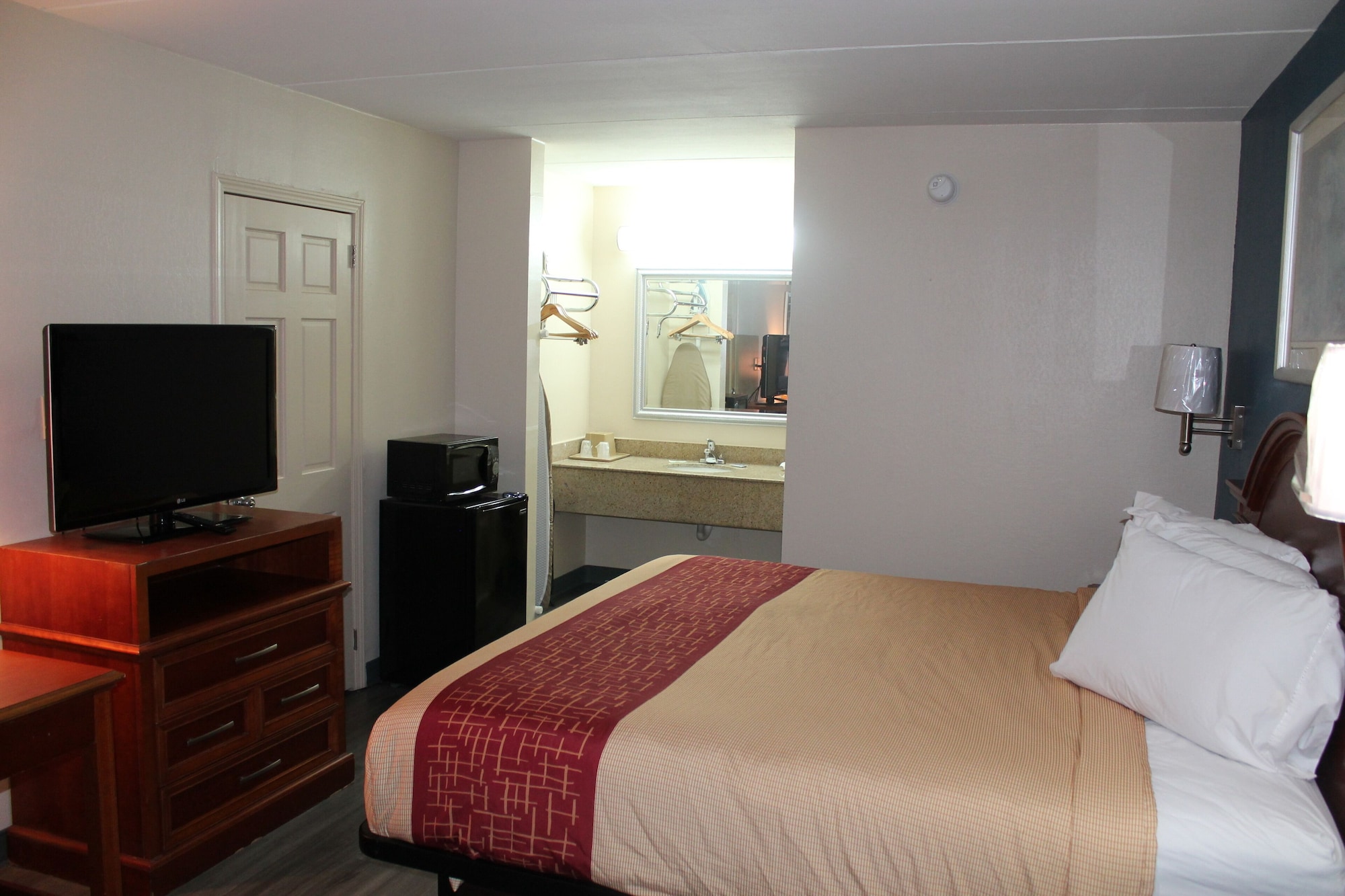 ROOM, KING BED, SMOKING