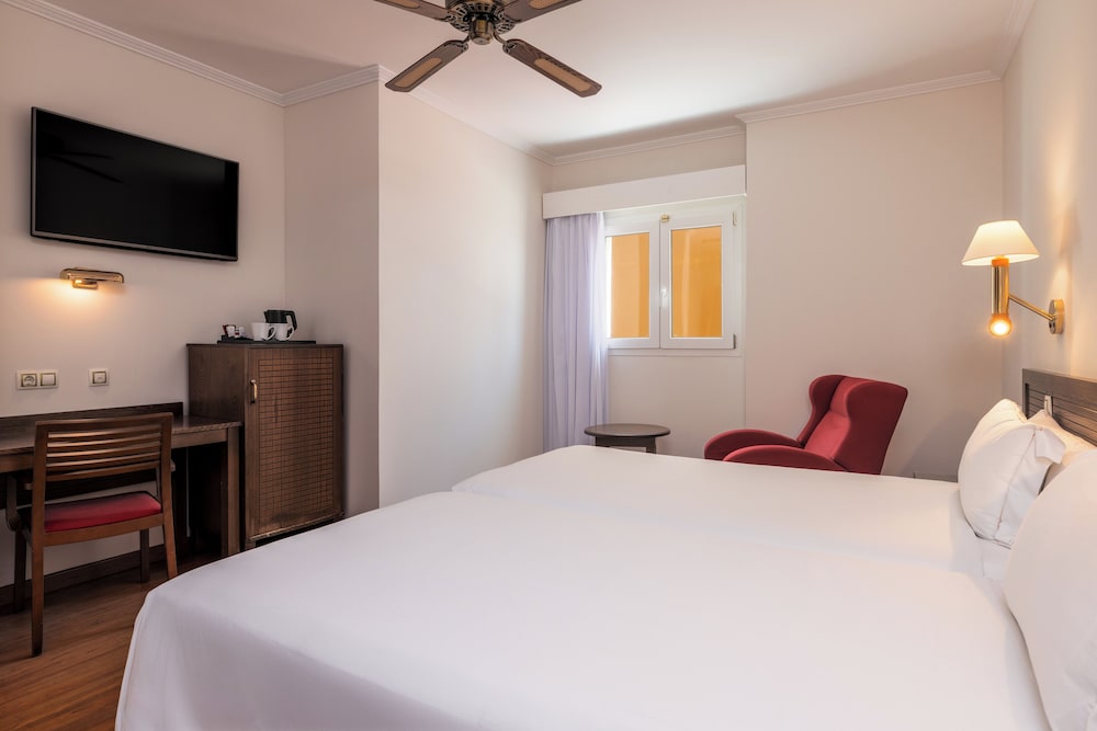 ROOM, SINGLE, DOUBLE BED