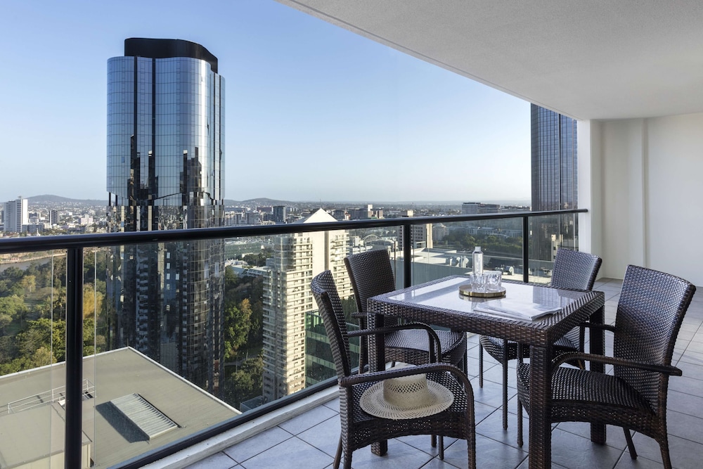Oaks Brisbane River City Suites 27/72