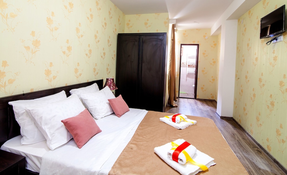 Hotel Ellegance 10/65