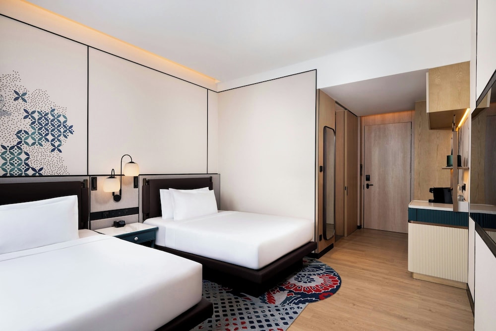 Deluxe, 2 Double Beds, with View