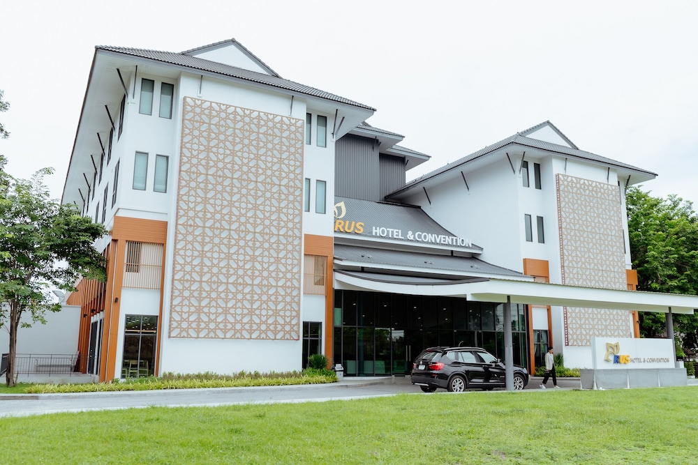 RUS Hotel and Convention Ayutthaya in AYUTTHAYA