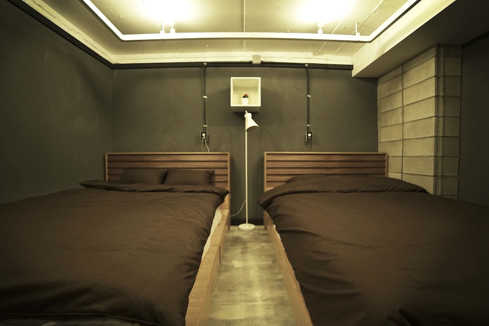 That House - Hostel 18/57