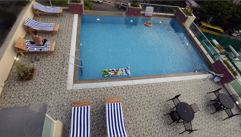 Hotel Atulyaa Taj 44/48
