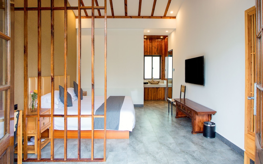 Shanghai Linyin Holiday Hotel 48/71
