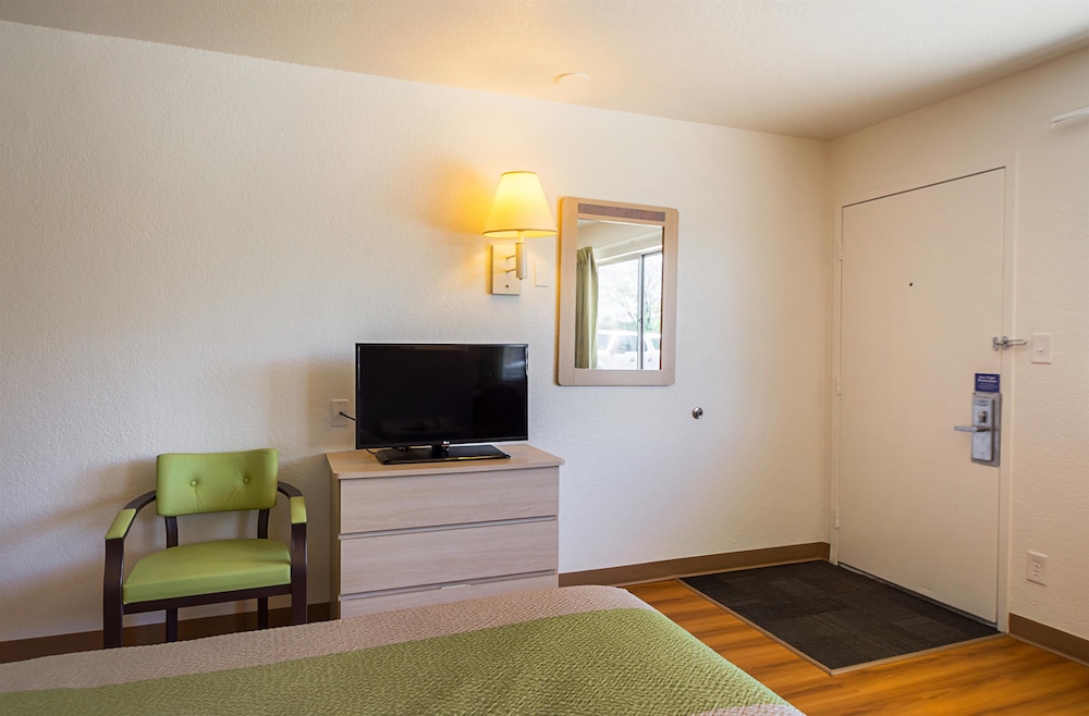 Motel6 Pueblo, CO - I-25 36/52