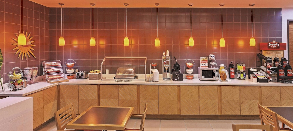 La Quinta Inn & Suites by Wyndham Austin NW/Lakeline Mall 33/44