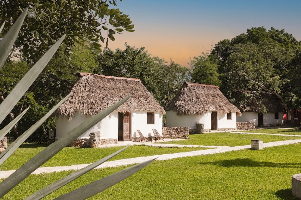Hotel Hacienda Ticum 8/77