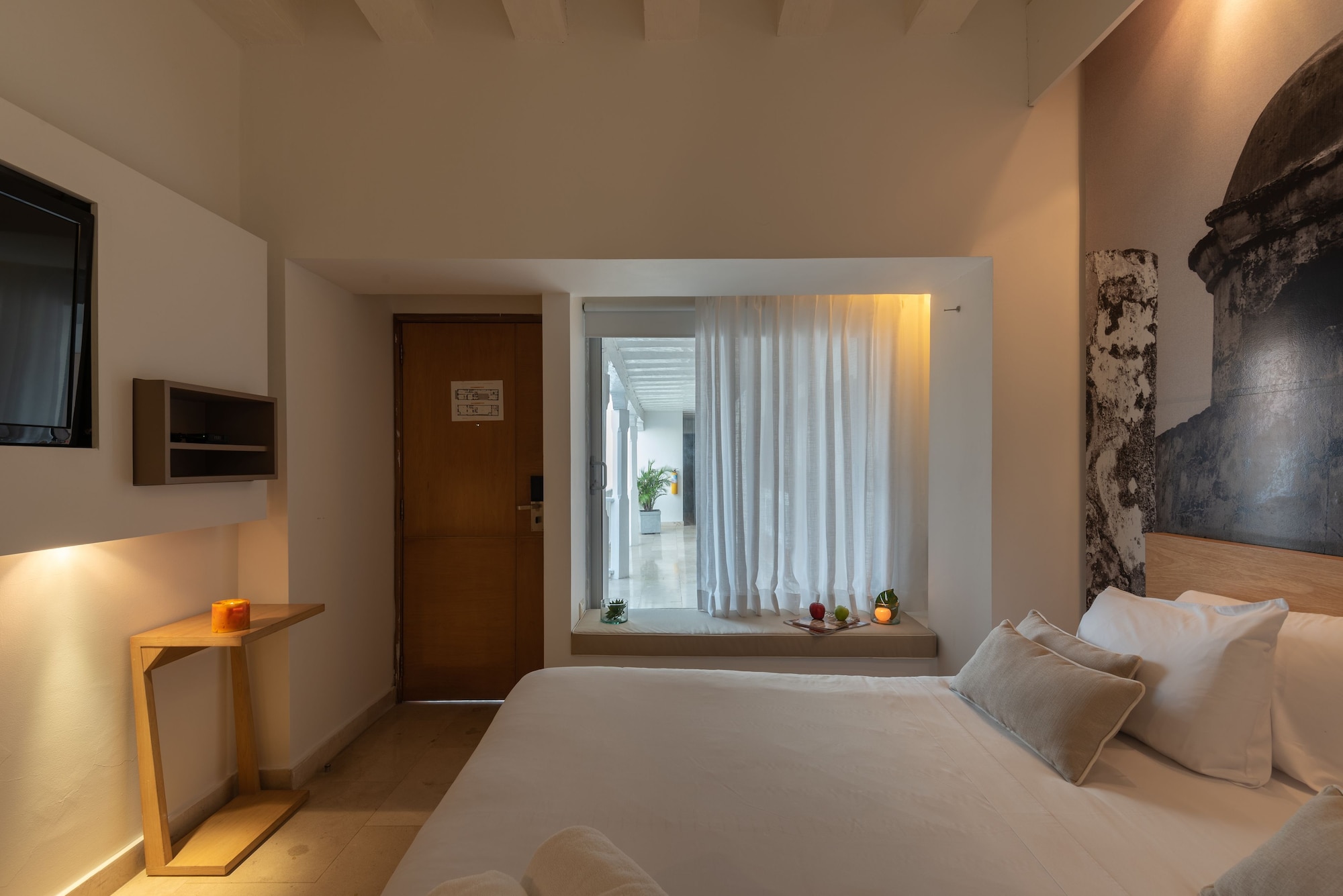 STANDARD, QUEEN BED